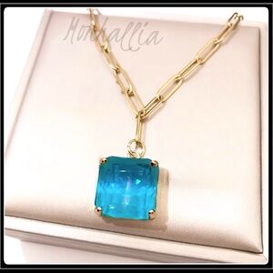 ICE CUBE TURQUOISE BLUE EMERALD CUT GOLD TRANSLUCENT PAPERCLIP LUCITE NECKLACE